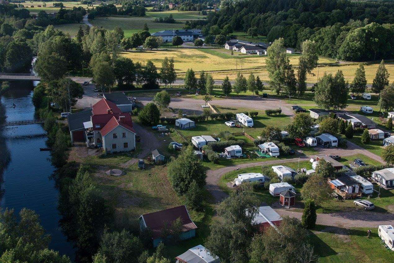 Camping, stugor, husvagnar och tältplatser i Kungsgården